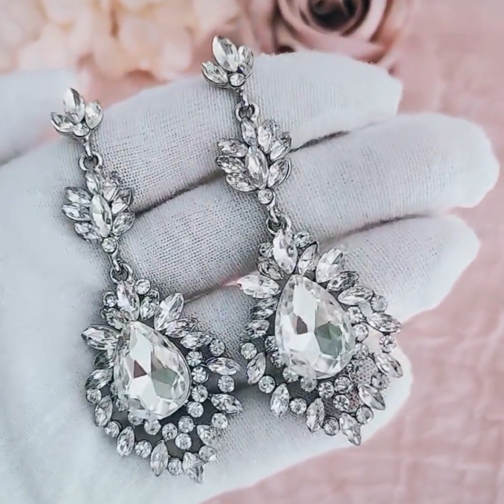 Elegant Crystal Drop Earrings